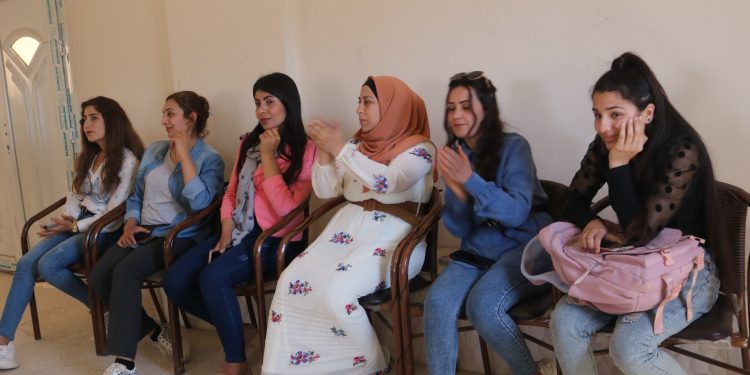 Jinên ciwan li Kobanê pêşbirkê zanê derxist