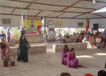 Yekîtiya jinên ciwan li Şehba şanoyek peş keş kir