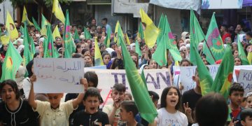 Jinên Ciwan li dijî destavêtina zarokan li Helebê meşiyan