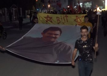 Ciwanên bajarê Qamişlo ji bo piştgiriya Mexmûrê çalakî li dar xistin