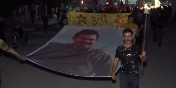 Ciwanên bajarê Qamişlo ji bo piştgiriya Mexmûrê çalakî li dar xistin