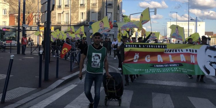 Meşa “Ji Rêber APO re azadî” li Drancy