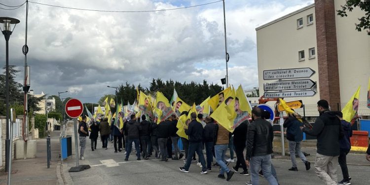 Çalakiya ji bo Rêber APO ji Grîgny, Franse