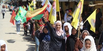 Tevgera Ciwanên Şoreşger ên Sûriyeyê li dijî tecrîdkirina Rêber Apo meşiyan