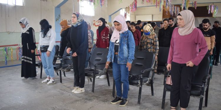 Ciwanên Şoreşger li Minbicê Civînek li darxist