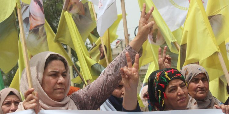 Xelkê Qamişlo ji bo Mexmûrê meşiya