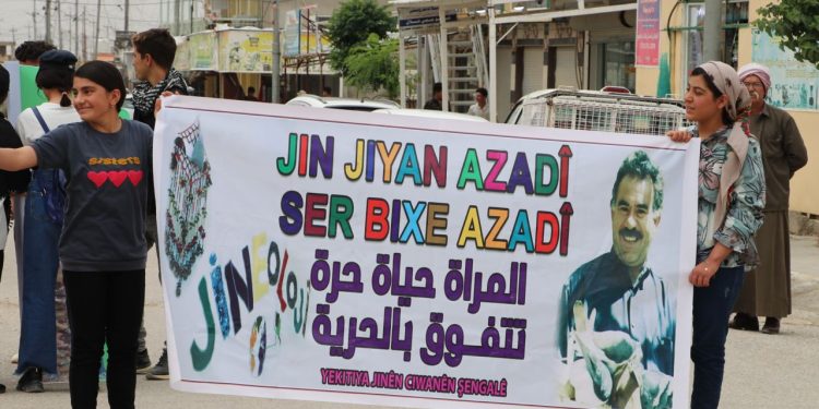 Jinên Ciwan ên Şengalê ji bo berxwedana Mexmûr û Imralî meşiyan