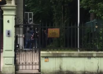 LEZGIN – Li Konsolosxaneya Iraqê ya Bernê bi armanca Piştgiriya ji Mexmûrê re çalakiya bêîteatiya sivîl hate lidarxistin.