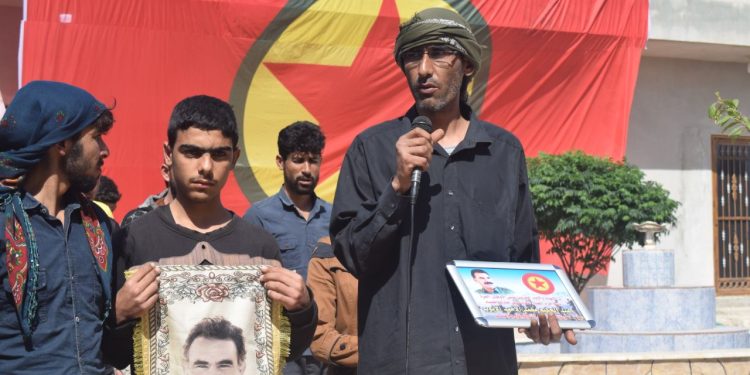 Li Minbicê 2 Malbatên Welatparêz Zarokê xwe dîyarî da Tevgera Azadîyê