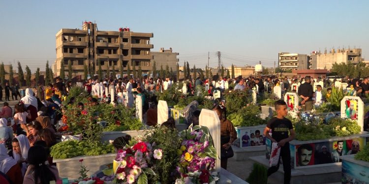 Bi Sedan Ciwan û Şênîyên Qamişlo serdana goristanên şehîdan kir