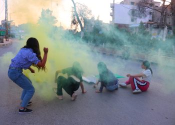 Şanoya rengîn ya Jinên Ciwan li kolana Qamişlo