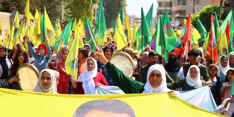 Şêniyên Qamişlo û Kobanê li ber tecrîdkirina Rêber APO rabûn