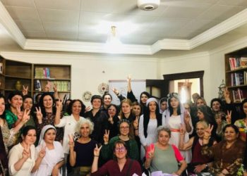 Pirtûkxaneya jinên Kurd deriyên xwe ji xwîneran re vekir