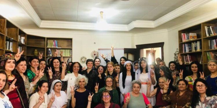 Pirtûkxaneya jinên Kurd deriyên xwe ji xwîneran re vekir