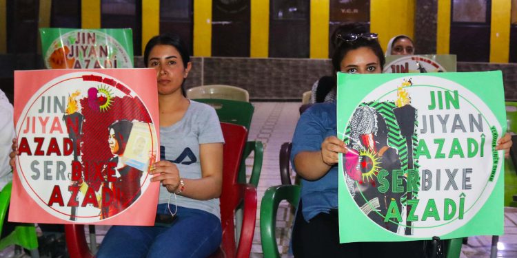 Jinên ciwan ên PYD semînerek derbarê parastina rewa organîze kir