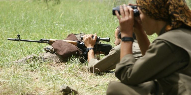 Dagirker bênavber êrîş dikin, gerîla xwe diparêze