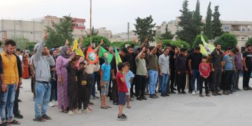 Ciwanan li Kobanê ji bo Pêngava ‘’ Cenga Azadîyê Serbixin ‘’ Mitîngek li darxistin