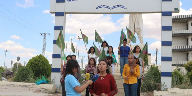 Jinên Ciwan tekez kirin ku ew tu carî gav paş ve navêjin