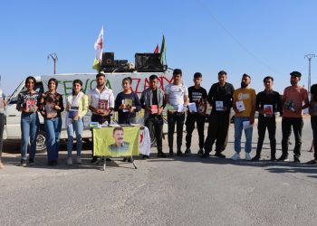 Ciwanan li şehbayê ji bo Azadîya Fîzîkî ya Rêber Apo pirtukxaneya Gerok dewan dike 