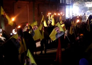 Ciwanên Kobanê li dijî tecrîdê meşiyan