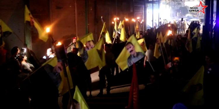 Ciwanên Kobanê li dijî tecrîdê meşiyan