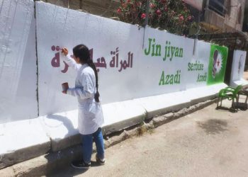 “Em dixwazin rengê jinên ciwan li her derê hebe”