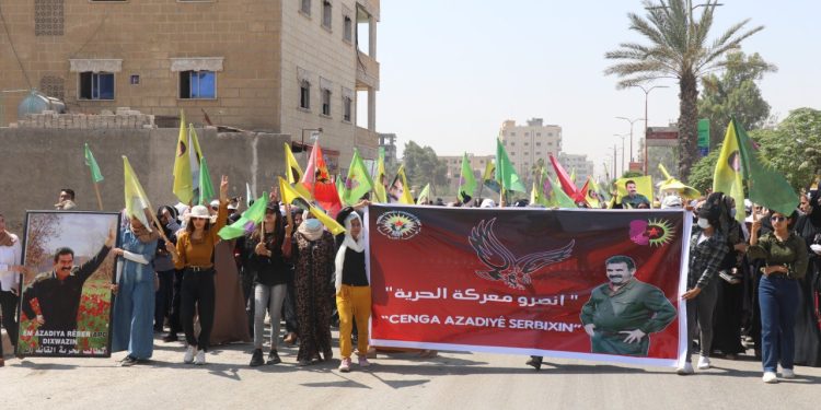 Ciwanên Raqayê Ji bo Azadîya Fîzikî ya Rêrber Apo Meşîyan