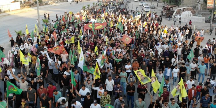 Bi sedan ciwan ji bo azadiya Rêber APO meşiyan