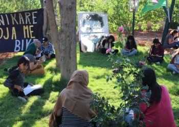 Ji aliyê Jinên Ciwan ve ji bo Rêber APO çalakiya pirtûk xwendinê