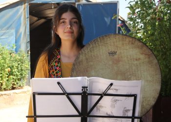 Tevî hemû zehmetiyan xeyalên xwe dişopîne