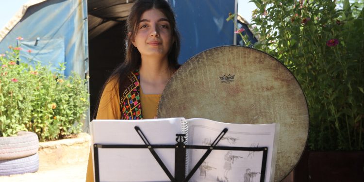 Tevî hemû zehmetiyan xeyalên xwe dişopîne