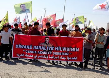 Şêniyên Çelebiyê bi meşekê tecrîda li dijî rêber Apo şermezar kirin