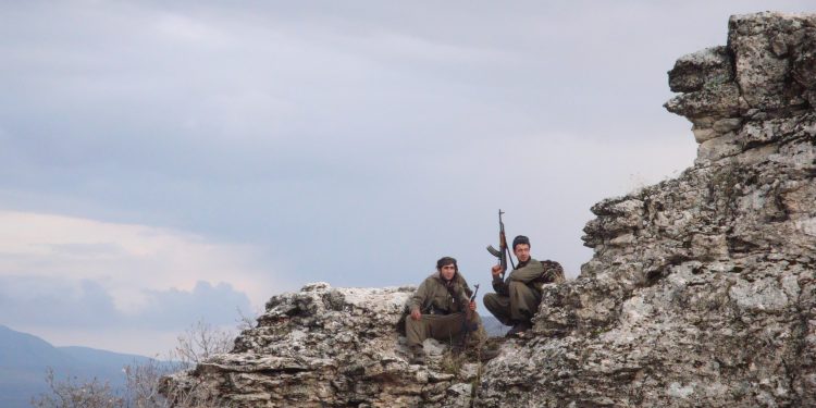 Li çiyayên azad ên Kurdistanê…