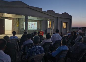 Tevgera Ciwanên Şoreşger û Yekîtiya Jinên Ciwan  li bajarê Dêrikê pirtûkên Rêber APO belav kirin