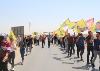 Ciwanên Kobanê Meşeke dirêj li dar xist