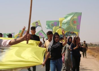 Jinên ciwan ên Kobanê çalakî li darxistin