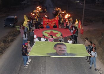 Bi pêşentiya Yekîtiya jinên ciwan li Şehba ji bo salvegera 15’ê Tebaxê meşekî bi meşhele hat li darxistin
