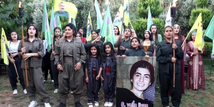 Jinên Ciwan ên Kobanê Çalaîyek Ji bo 15 Tebaxê li darxist