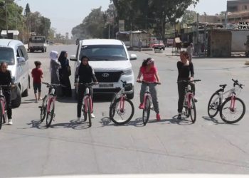 Yekîtiya Jinên Ciwan li Tebqayê pêşbirka bisiklet ajotinê li dar xist