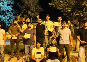 Ciwanên Êlihê di çarçoveya kampanyayê de li kolanan belavok belav kirin