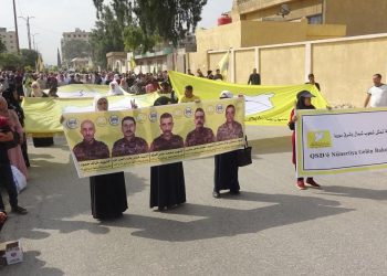 Şêniyên Reqayê bi meşekê piştgirî da QSD′ê