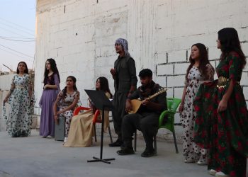 ​​​​​​​Bendeke li dijî bandorên şerê taybet ên li ser ciwanan: Koma Saz û Awaz