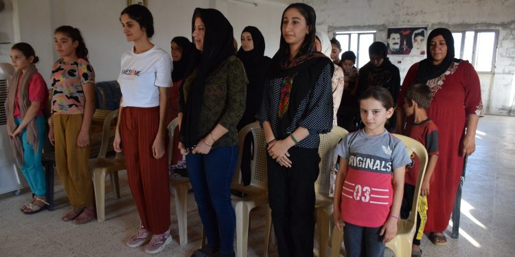 Yekîtiya Jinên Ciwan xwe bi fikrîr û felsefeya Rêber APO perwerde dikin