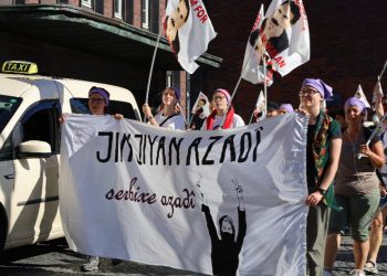 Ciwan ji bo azadiya Rêberê Gelê Kurd dimeşin