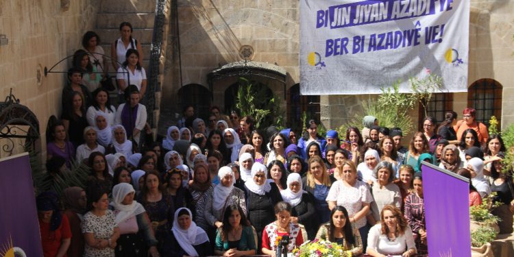 Kampanyaya ‘Bi jin, jiyan, azadî ber bi azadiyê ve’ dest pê kir