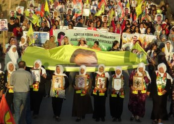 Bi hezaran kes li Şehbayê ji bo Rêberê Gelê Kurd meşiyan