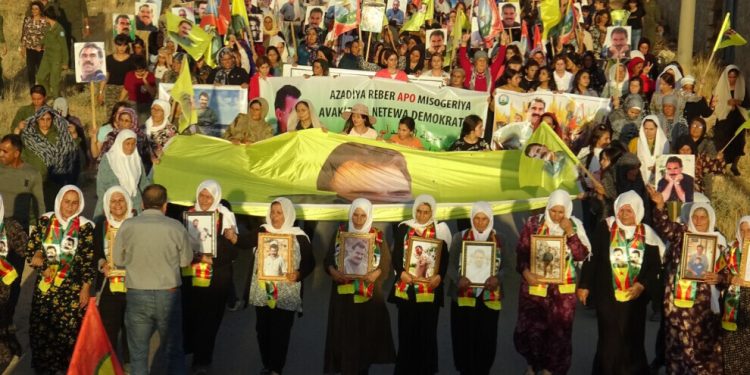 Bi hezaran kes li Şehbayê ji bo Rêberê Gelê Kurd meşiyan