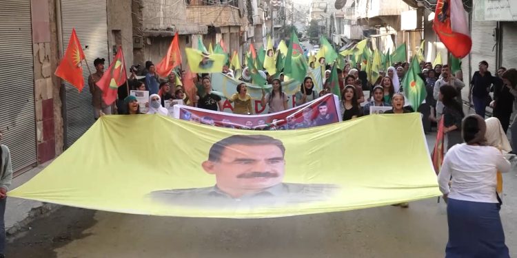 Şêniyên Şêxmeqsûd bi meşekê xiyaneta PDK’ê şermezar kirin