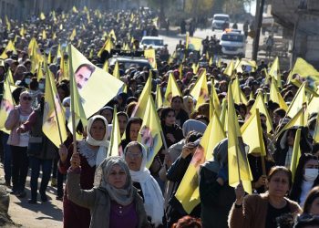 Şêniyên Til Temirê tevî êrişan dev ji axa xwe bernadin