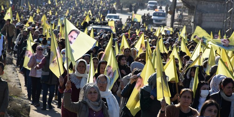 Şêniyên Til Temirê tevî êrişan dev ji axa xwe bernadin